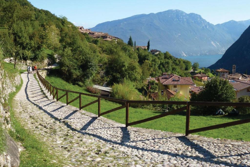Rustica Sul Lago Tenno Primo Piano Exterior photo